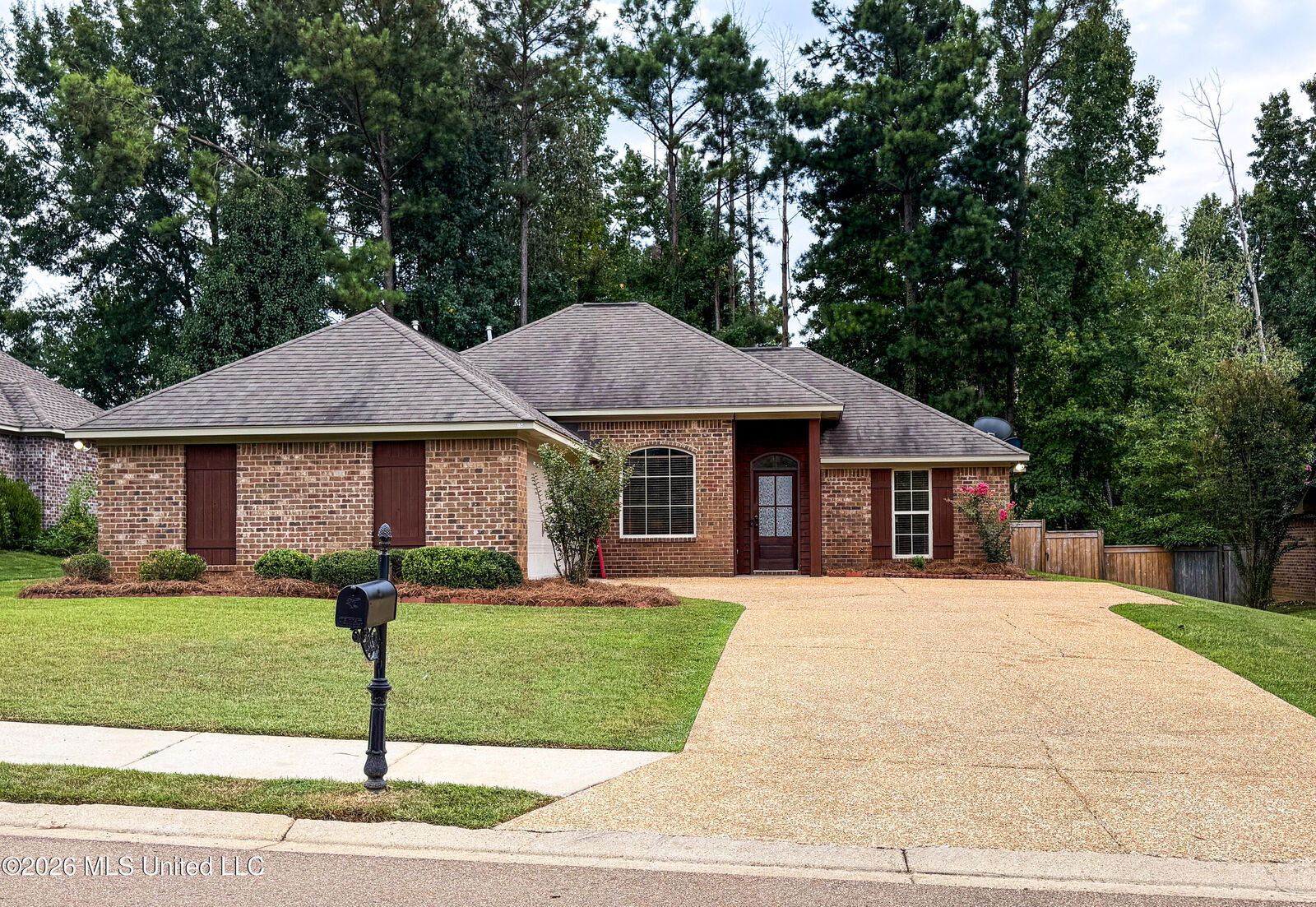 Property Photo: 154 Notting Hill Place MS 39046