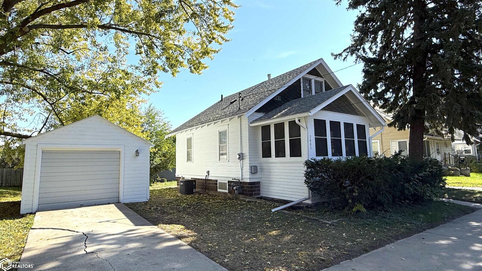 Property Photo:  1441 N Jefferson Avenue  IA 50401 