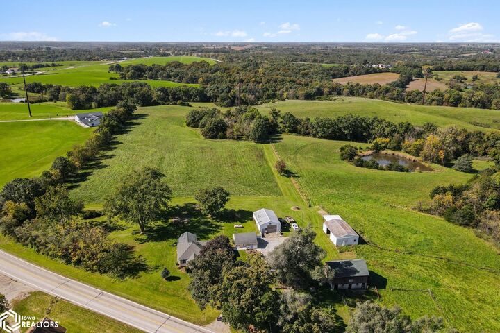 Property Photo: 4996 Lake Rd IA 52501