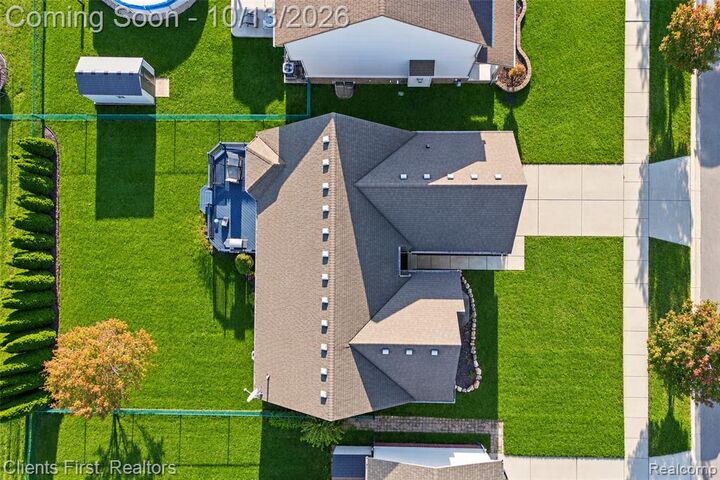 Property Photo:  17417 Sunny Crest Drive  MI 48174 5928 