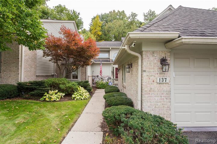 Property Photo: 137 Hampton Court MI 48168 1547