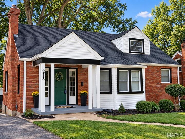 Property Photo: 216 S Hartnett Avenue MO 63135