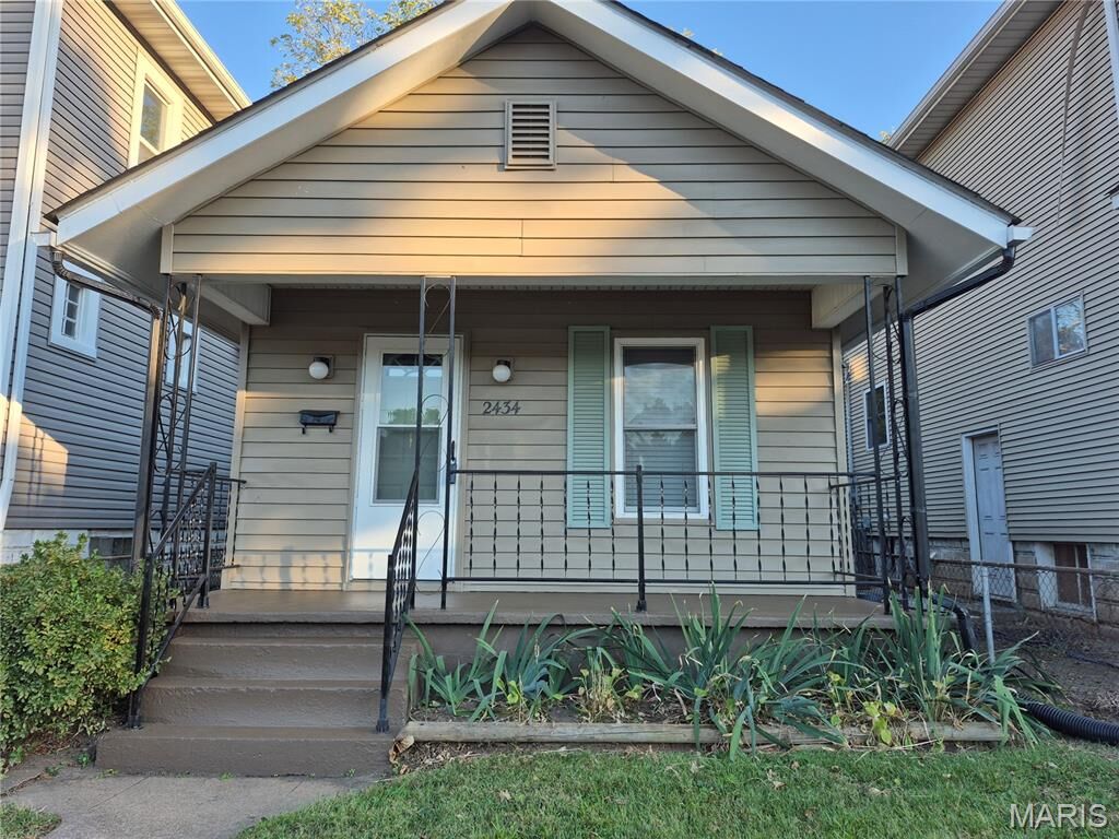 Property Photo: 2434 Benton Street IL 62040