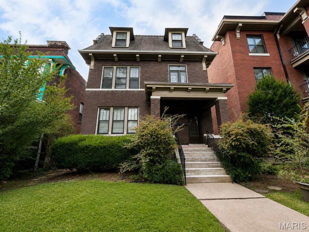 Property Photo: 6028 Pershing Avenue MO 63112