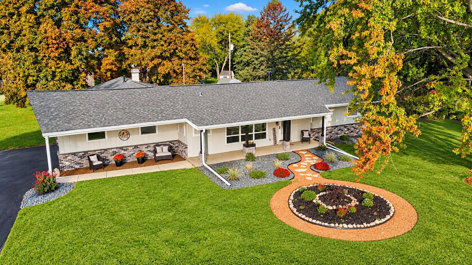 Property Photo:  W226n8041 Longview Dr  WI 53089 