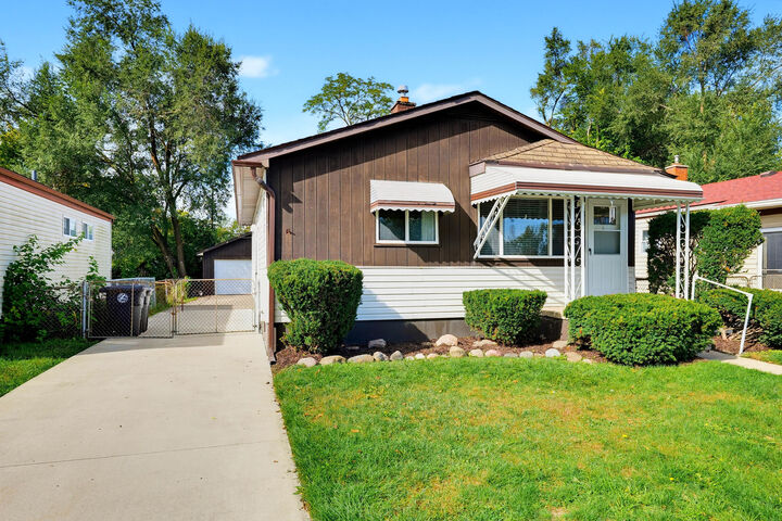 Property Photo:  8907 Beatrice  MI 48150 
