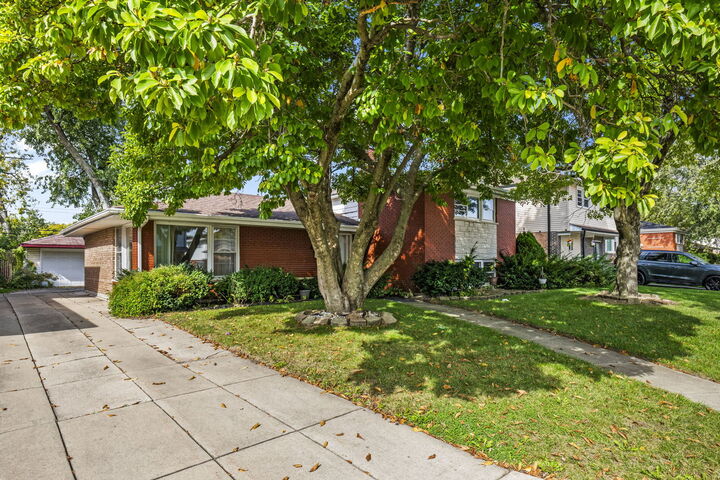 Property Photo:  15354 Dobson Avenue  IL 60473 