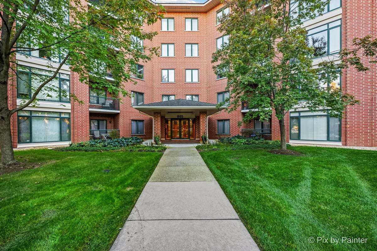 Property Photo:  865 E 22nd Street 208  IL 60148 