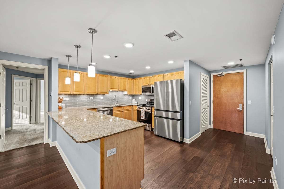 Property Photo: 865 E 22nd Street 208 IL 60148