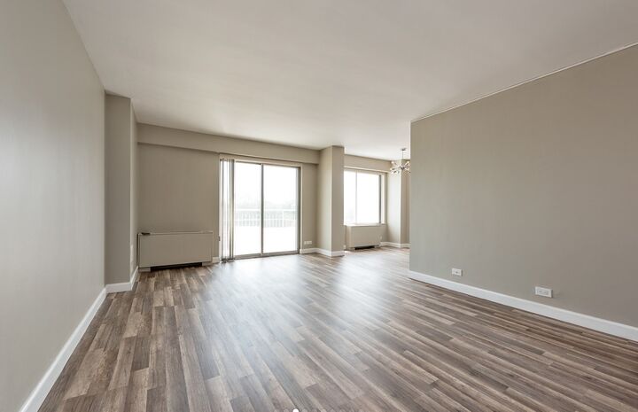 Property Photo:  7061 N Kedzie Avenue 305  IL 60645 