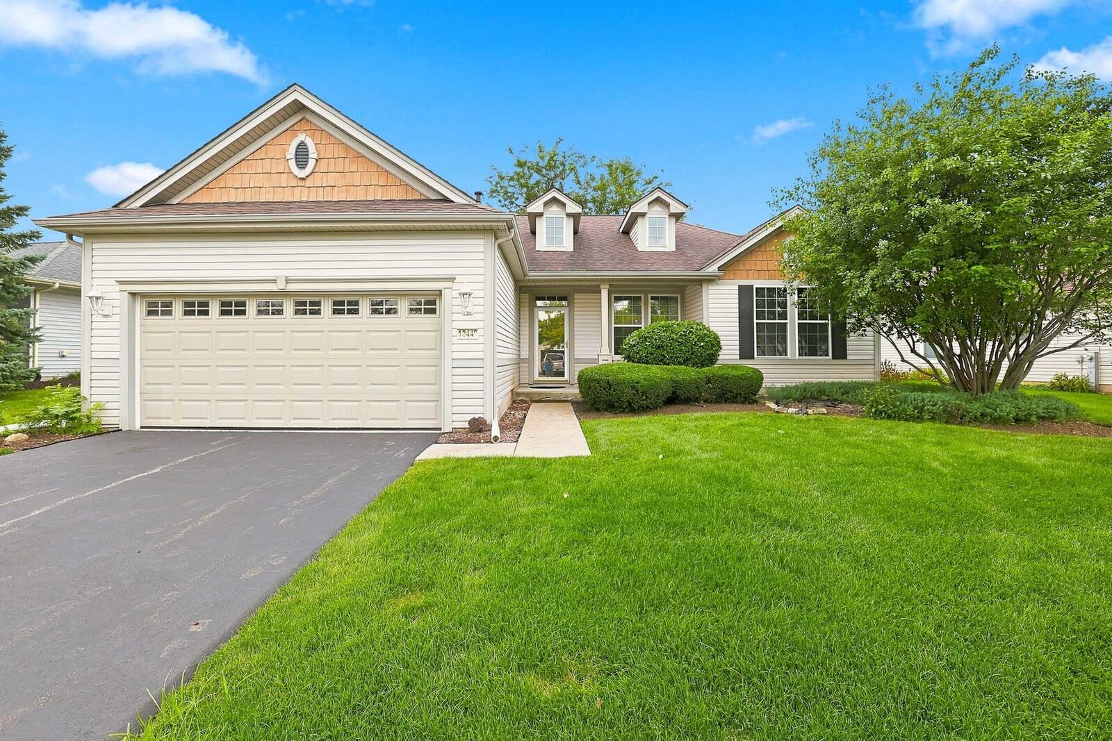 Property Photo: 12449 Fox Run Court IL 60142