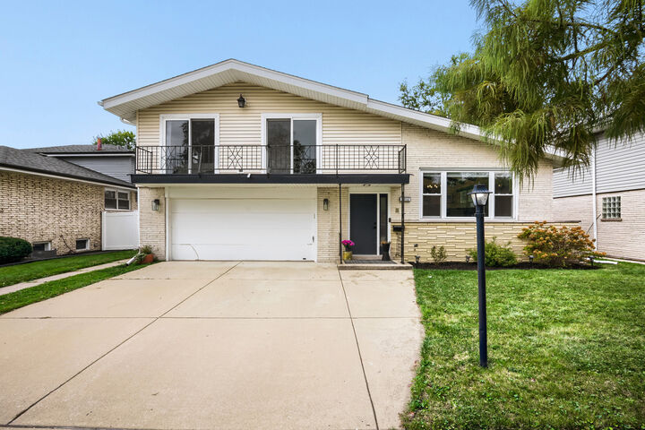 Property Photo:  10932 S Kilbourn Avenue  IL 60453 