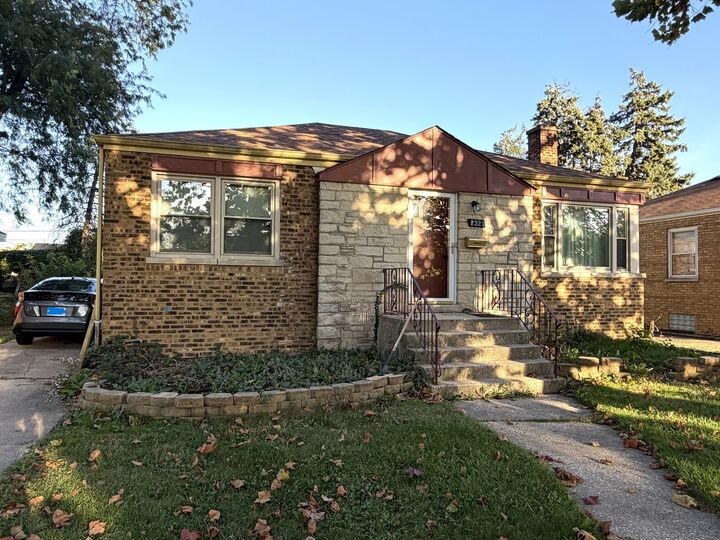 Property Photo: 2321 S 24th Avenue IL 60155