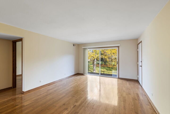 Property Photo:  9400 Bay Colony Drive 2W  IL 60016 