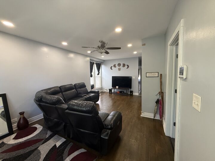 Property Photo:  7931 S Muskegon Avenue  IL 60617 