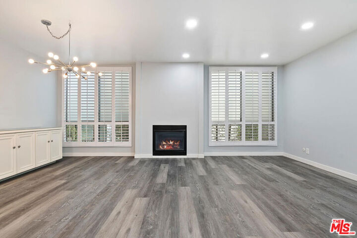 Property Photo:  927 N Kings Road 107  CA 90069 