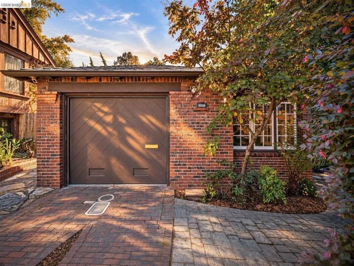 Property Photo: 3938 Maybelle CA 94619-2214