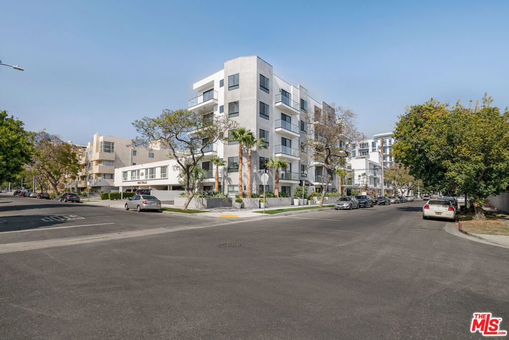 Property Photo: 8555 Colgate Avenue 502 CA 90048