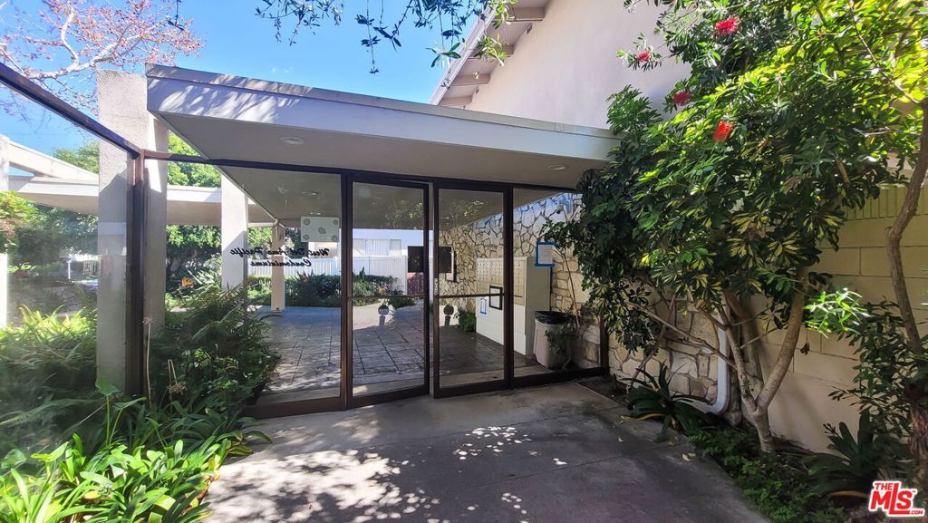 Property Photo: 3220 Merrill Drive 18 CA 90503