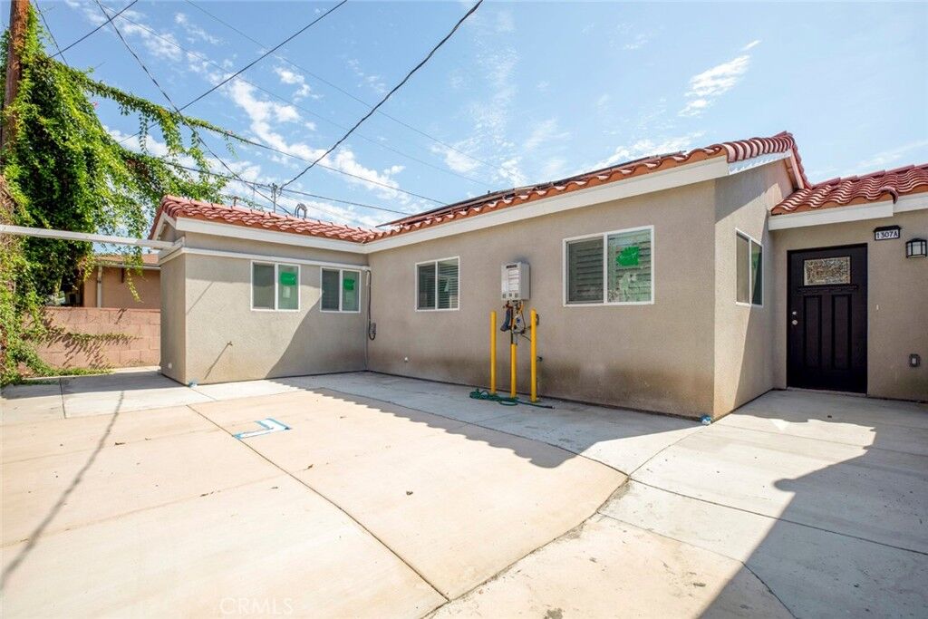 Property Photo:  1307 E Acacia  CA 91205 