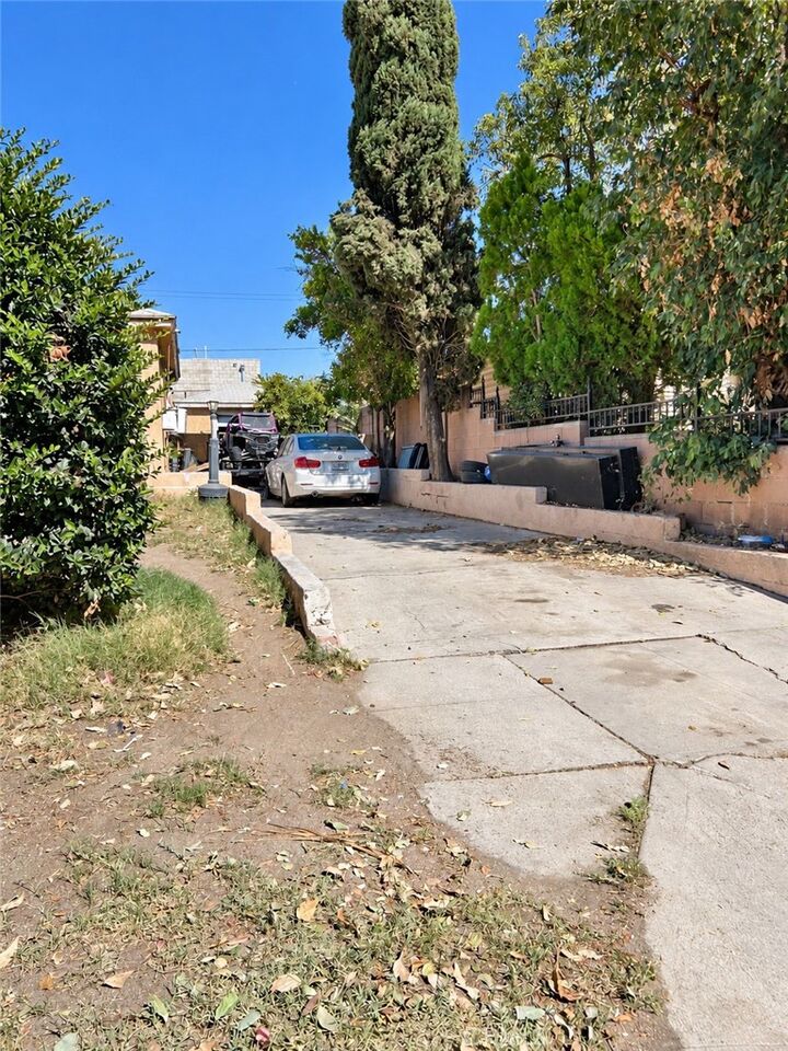 Property Photo: 8536 Cayuga Avenue CA 91352