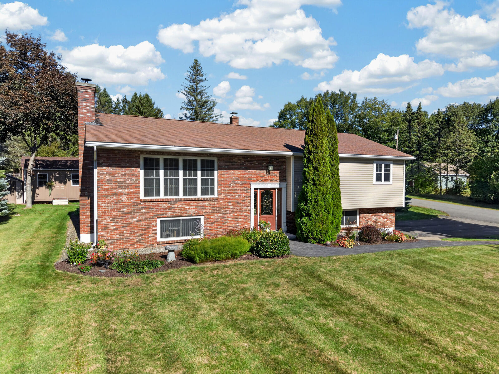 Property Photo:  2 Hillside Drive  ME 04444 