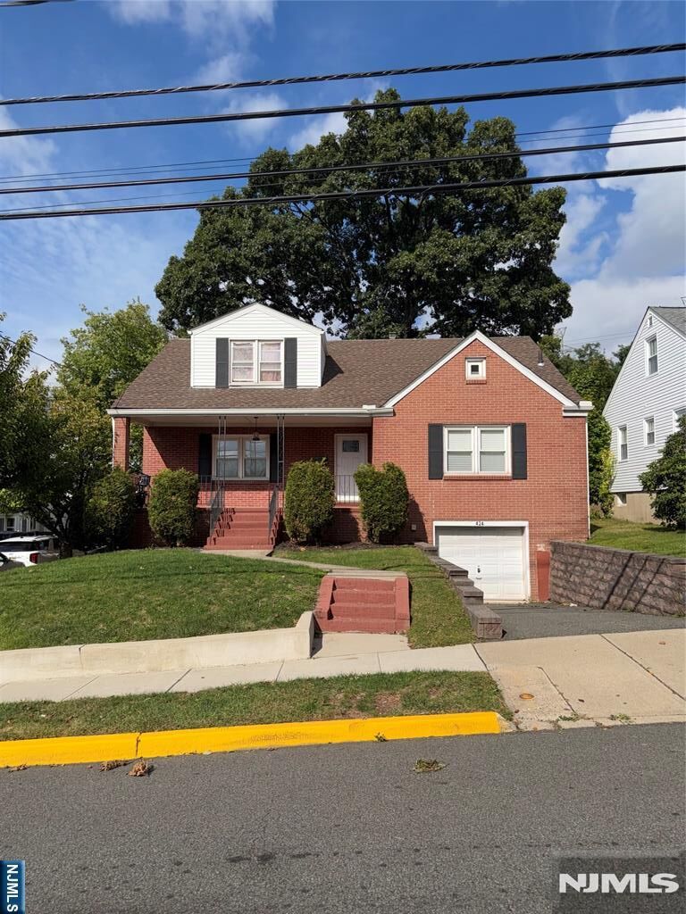 Property Photo:  424-426 Greylock Parkway  NJ 07109 