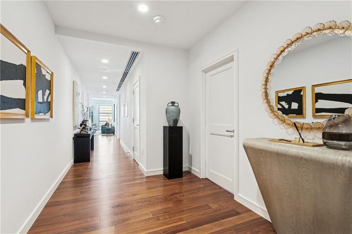 Property Photo: 2 Canal Street 2203 LA 70130