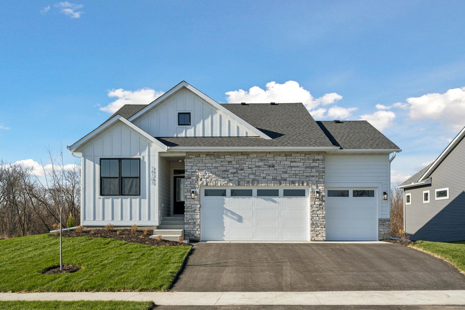 Property Photo: 14703 Kingsview Lane N MN 55327