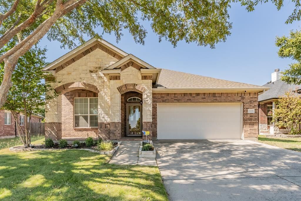 Property Photo:  2205 Clairborne Drive  TX 76177 