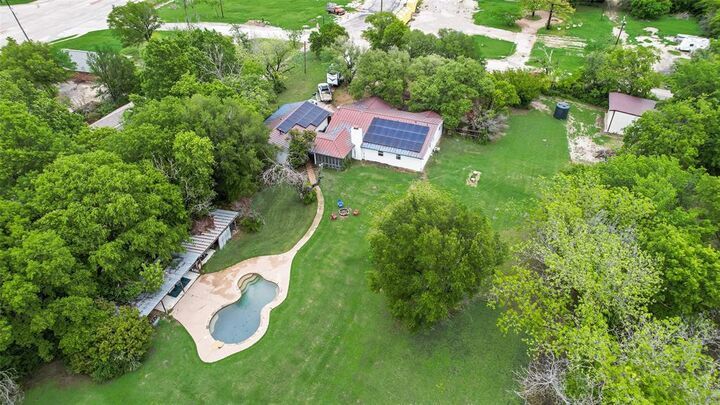 Property Photo: 1809 N Trinity Road TX 76208