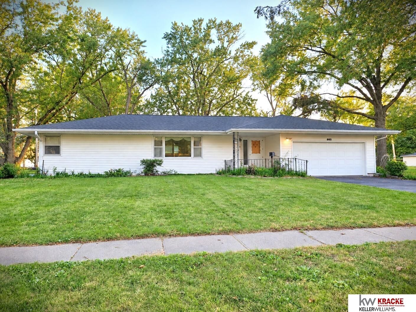 Property Photo: 603 N 11th Street NE 68466