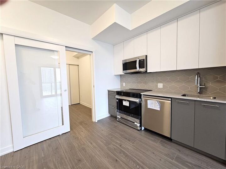 Property Photo:  30 Francis Street S 2312  ON N2G 0B5 