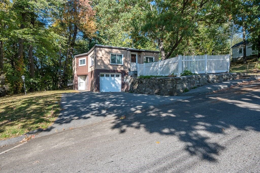 Property Photo:  32 Tyson Rd  MA 01606 