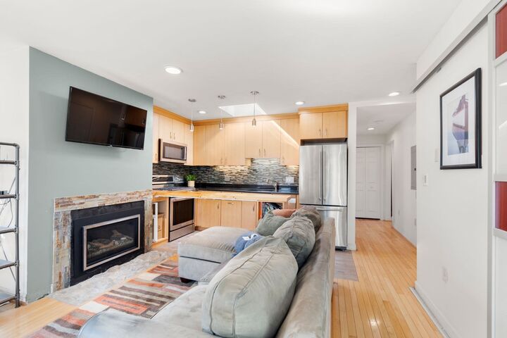 Property Photo:  239 Dorchester St 3  MA 02127 