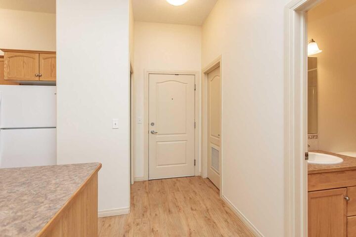 Property Photo: 4425 Heritage Way 105 AB T4L 2P4
