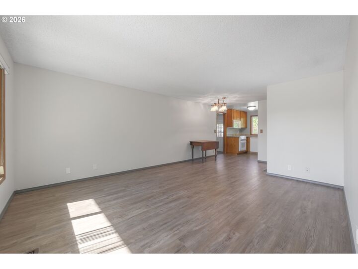Property Photo: 1180 Brockton Pl OR 97404