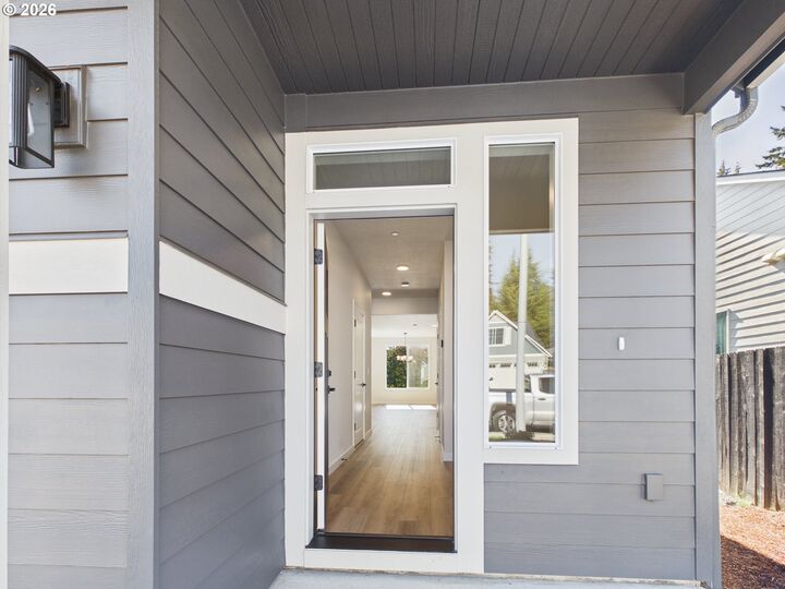 Property Photo:  614 W 19th St  WA 98629 