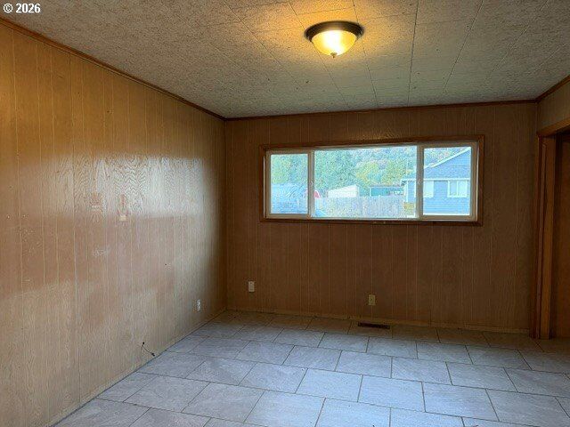 Property Photo:  136 NE Ash St  OR 97378 