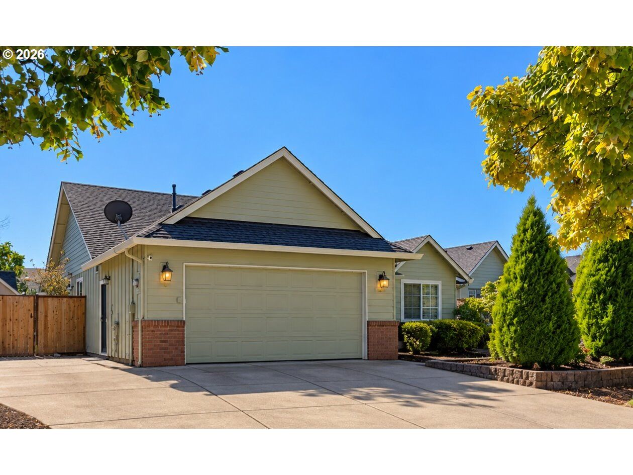 Property Photo:  5930 Geyser Peak Pl  OR 97402 