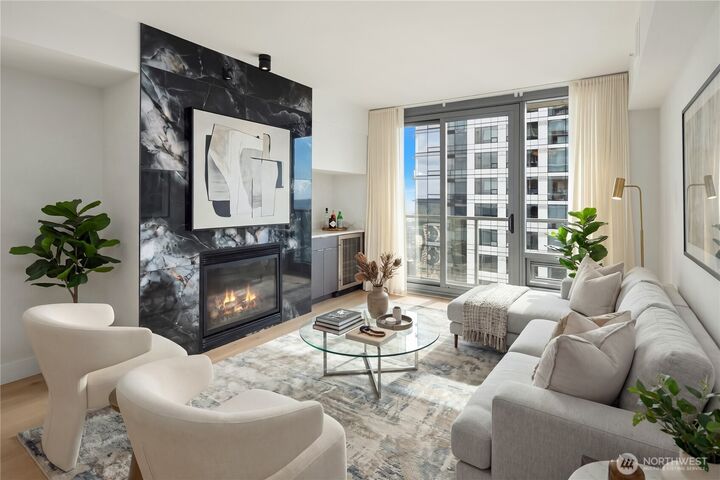 Property Photo: 650 Bellevue Way NE 3303 WA 98004