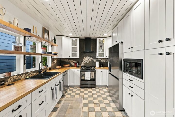 Property Photo: 180 NW Dogwood Street WA 98027