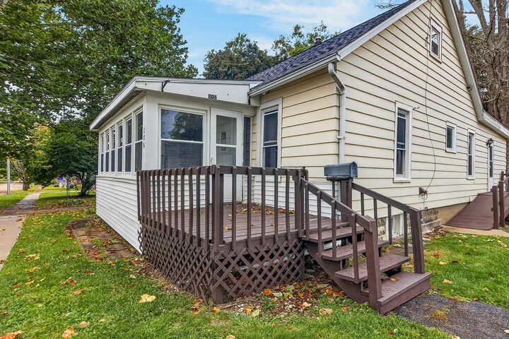 Property Photo:  206 W Main Street  IL 61054 