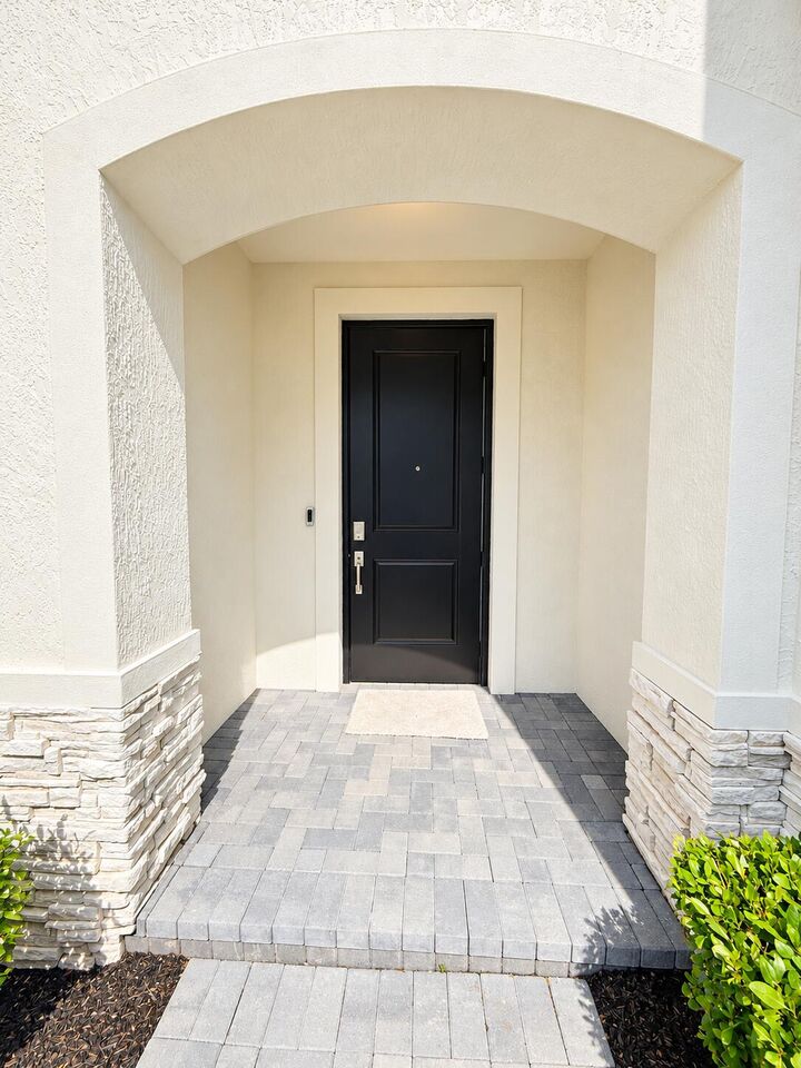 Property Photo: 4168 Lagoon Shore Drive FL 33467