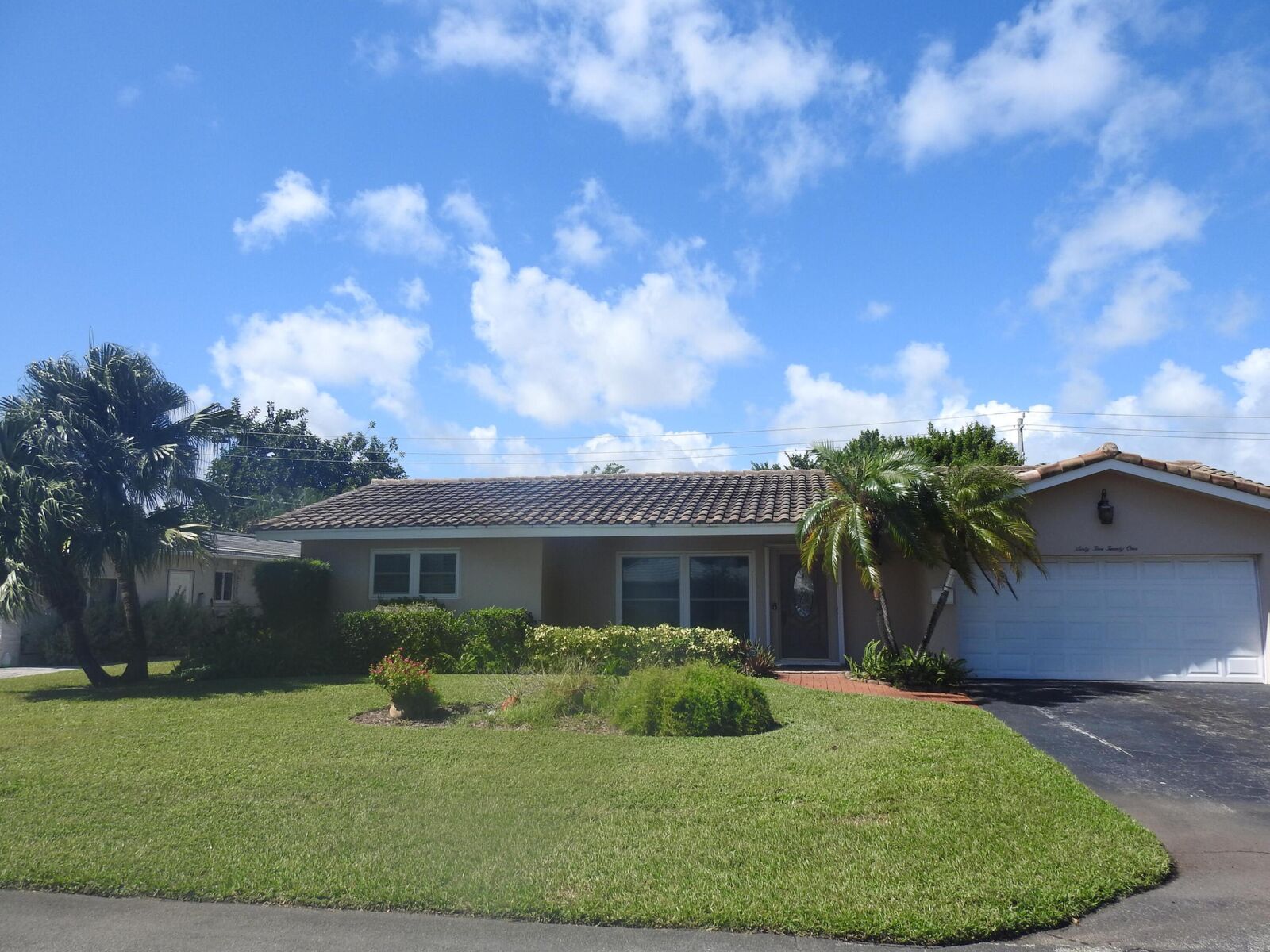 Property Photo:  6521 NE 21st Avenue  FL 33308 