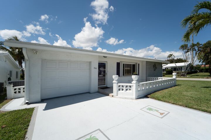 Property Photo:  1601 SW 18th Street SW  FL 33426 