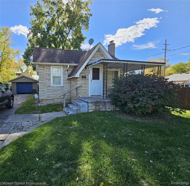 Property Photo: 620 Maple Street MI 48458