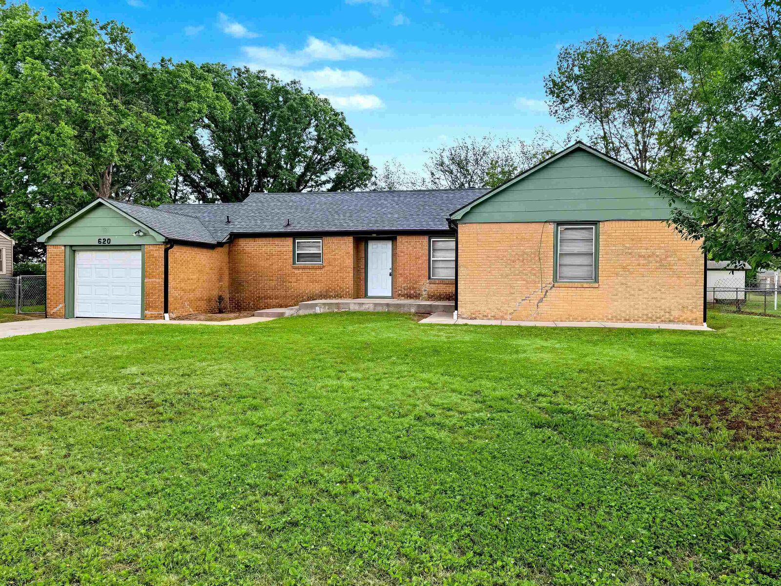 Property Photo:  620 N Oak  KS 67052 