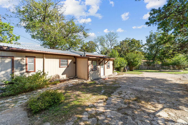 Property Photo:  410 Moore Street  TX 78025 