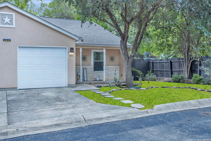 Property Photo: 3202 Eisenhauer Rd Unit 401 TX 78209